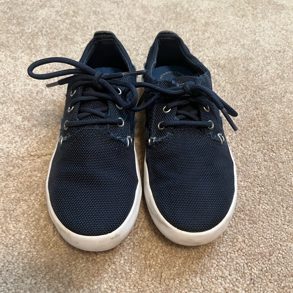 Sperry Boat show with laces